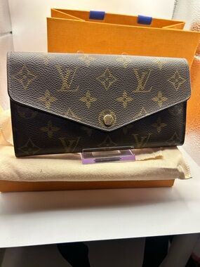 Louis Vuitton Sarah Wallet, new in box with COA, dustbag
MSRP $775.00